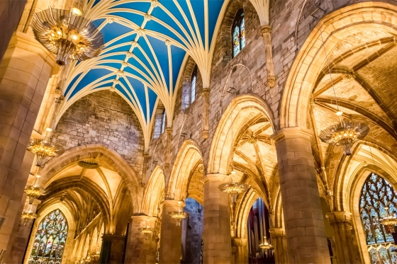 archway-in-the-cathedral-of-edinburgh-2023-11-27-05-13-00-utc